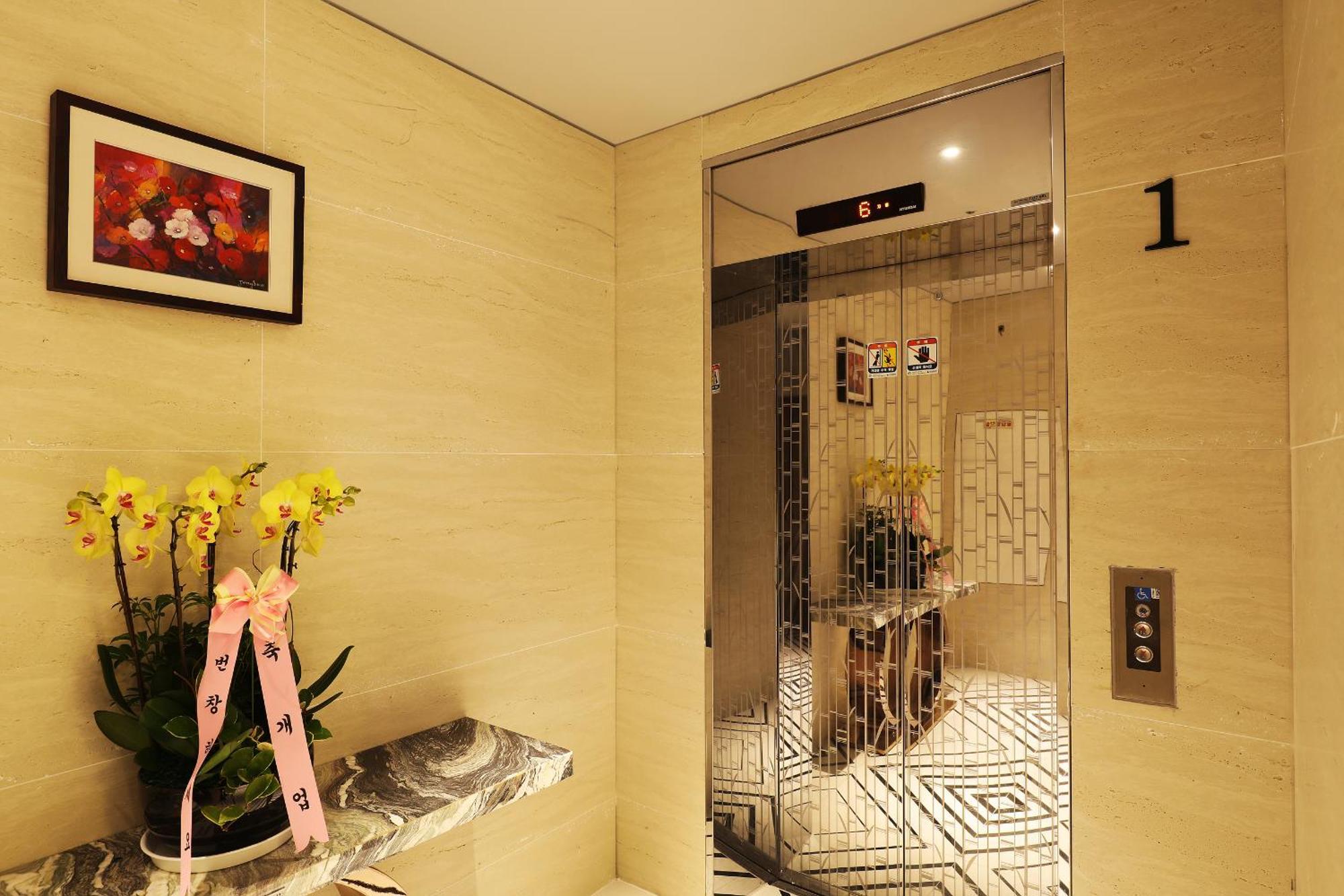 El Tower Hotel Gunsan Extérieur photo